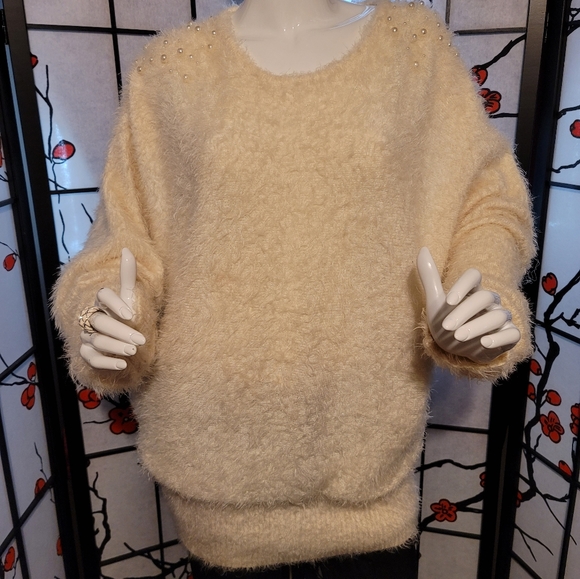 G-III APPAREL Sweaters - BLACK RIVAT G-III APPAREL BIG FUZZY CREAMY XL LADIES KNIT W/GOLD LUREX SPARKLE